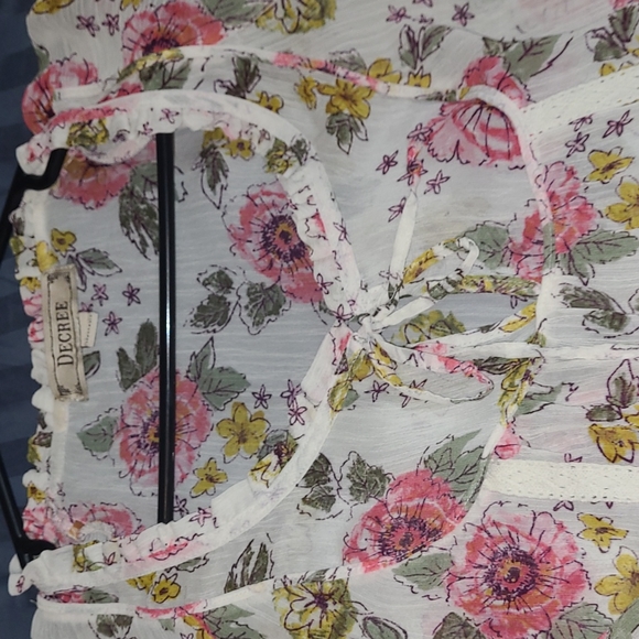 Decree Semi Sheer Floral Blouse - Picture 2 of 4